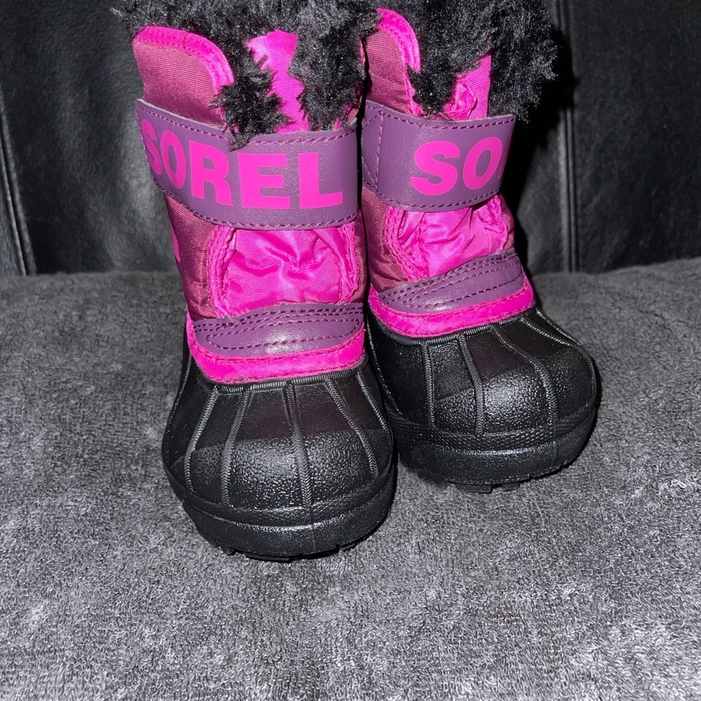 Sorel Fuchsia and Black Snow Boots Size 4